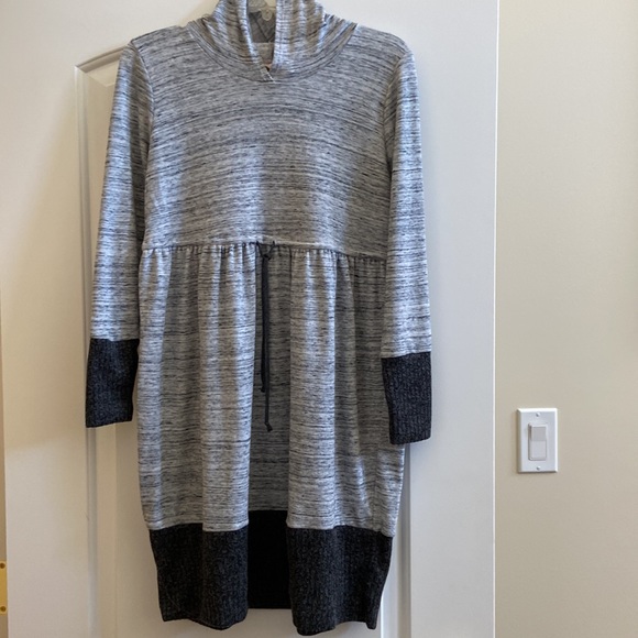 NWOT Cute hooded sweater dress in size L - Picture 2 of 2